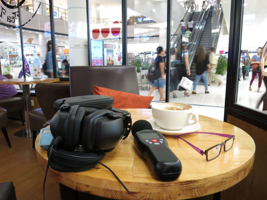 sync-stereo-at-a-shopping-mall-cafe sync-stereo-at-a-shopping-mall-cafe