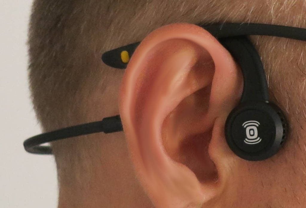 Aftershokz Sportz Titanium cheekbone placement with safety glasses