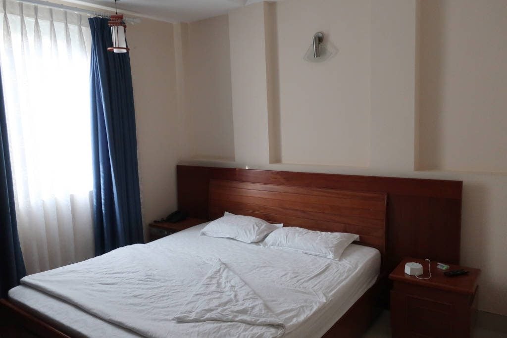 hotel room low frequency humming noise