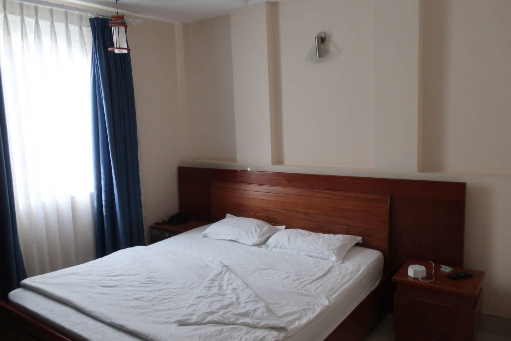 hotel room low frequency humming noise