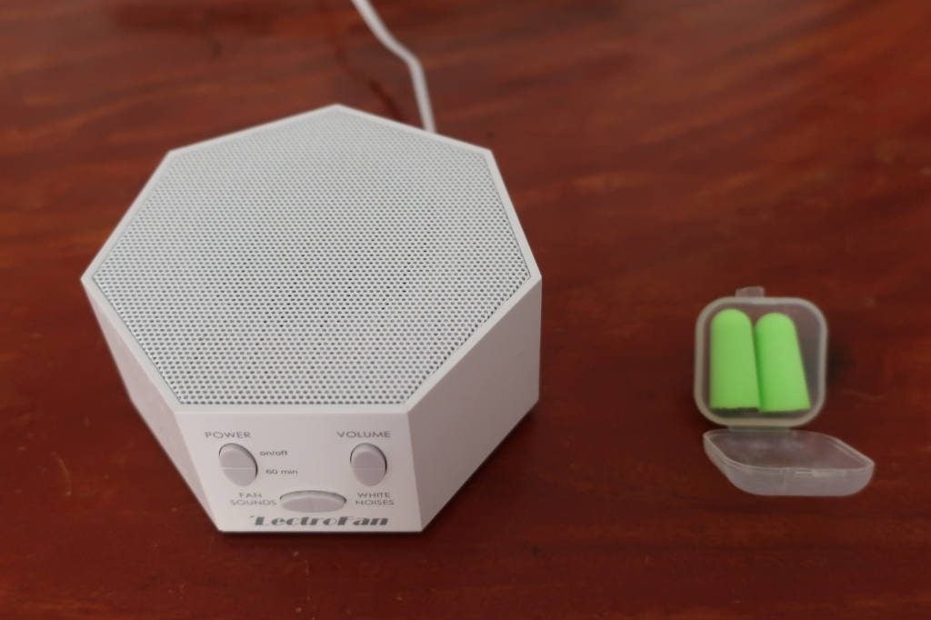 White noise machine plus earplugs against barking noise